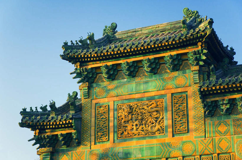 无人,公园,横图,彩色,室外,白天,仰视,旅游,度假,名胜古迹,门,标志建筑,地标,建筑,雕塑,北海公园,北京,中国,亚洲,阴影,花纹,遗迹,艺术,装饰,光线,雕刻,雕像,瓦片,影子,墙,屋顶,首都,顶棚,瓦,古迹,文物,娱乐,建设,古建筑,墙壁,墙面,蓝色,蓝天,天空,阳光,工艺品,门框,天,享受,休闲,旅游胜地,放松,建造,晴朗,纪念,华丽,修饰,美术,点缀,主题,陈列,古文明,东亚,屋瓦,万里无云,中华人民共和国,北京市,京,北平,华北地区,功能,美学,衬托,美观,雅致,雅观,北京北海公园,晴空,晴空万里,彩图,低角度拍摄