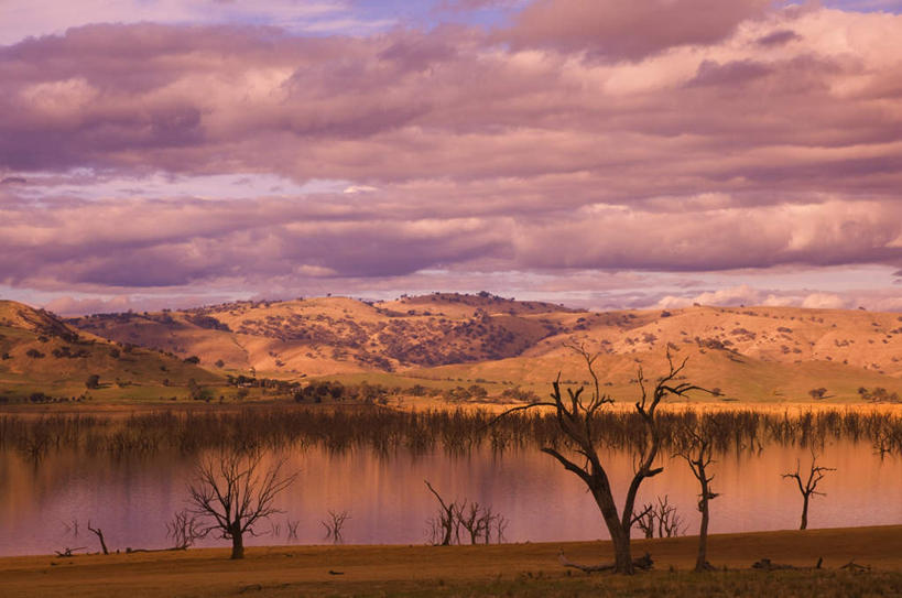 无人,横图,室外,白天,正面,旅游,度假,草地,草原,河流,石头,美景,日落,山,山脉,水,植物,澳大利亚,波纹,石子,河水,景观,旷野,山峰,水流,晚霞,霞光,落日,涟漪,山峦,娱乐,草,树,树木,绿色,倒影,水纹,自然,黄昏,波浪,群山,享受,休闲,景色,彩霞,放松,生长,成长,倒映,自然风光,原野,大洋洲,澳洲,南方大陆,水晕,澳大利亚联邦,夕照,反照,石块,岩石,夕阳,彩图,斜阳