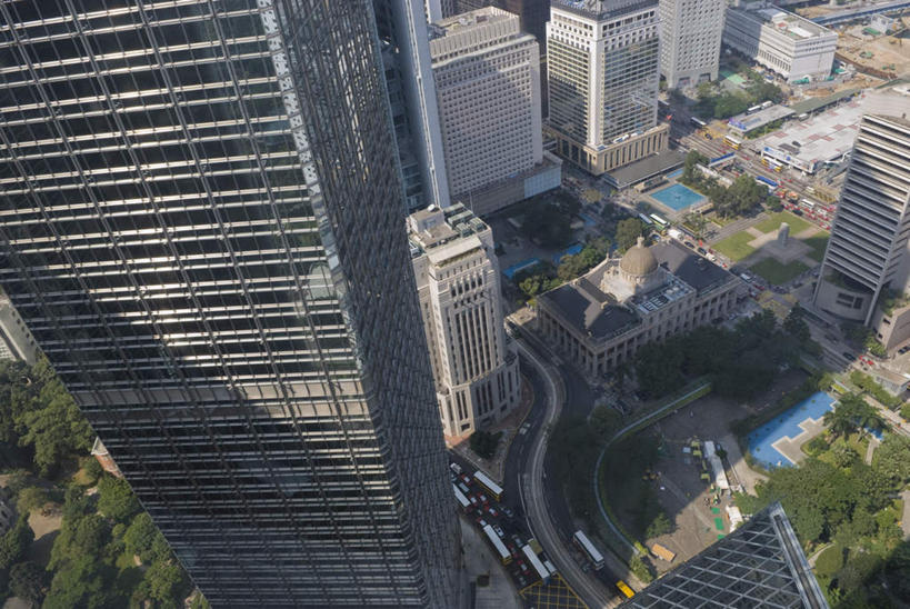 无人,高楼大厦,横图,俯视,航拍,室外,白天,度假,美景,植物,城市风光,城市,大厦,道路,建筑,路,摩天大楼,公路,汽车,香港,中国,亚洲,阴影,光线,影子,景观,交通,娱乐,建设,车,树,树木,绿色,阳光,自然,交通工具,轿车,享受,休闲,景色,放松,生长,成长,港,鸟瞰,载具,东亚,皇后像广场,香港特别行政区,港澳台,中华人民共和国,马路,彩图,高角度拍摄,大楼,高层建筑,高楼,摩天楼