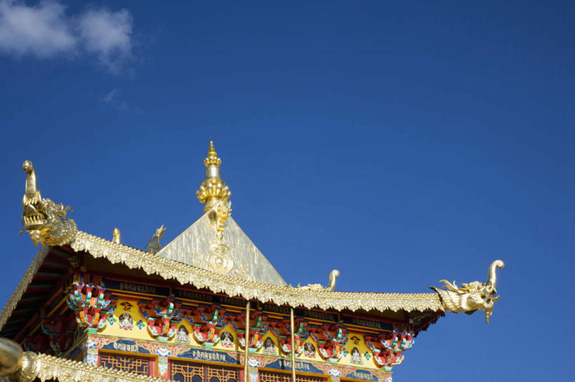 无人,教堂,横图,室外,白天,仰视,旅游,度假,标志建筑,地标,建筑,香格里拉,中国,亚洲,阴影,节日,光线,影子,屋顶,云,云朵,云彩,顶棚,文化,娱乐,建设,迪庆,云南,蓝色,白云,蓝天,天空,阳光,天,祈祷,享受,休闲,健康,金色,旅游胜地,放松,许愿,宗教,信仰,晴朗,纪念,华丽,祈求,富贵,信念,东亚,忠诚,迪庆藏族自治州,云南省,中华人民共和国,西南地区,富丽,滇,迪庆州,华美,名誉,荣华,香格里拉县,平安,晴空,彩图,低角度拍摄,大教堂,礼拜堂