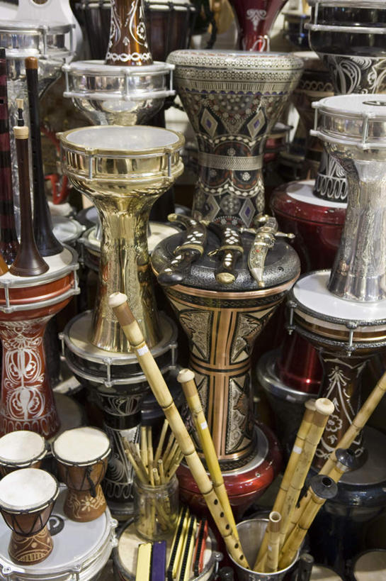 无人,商店,竖图,俯视,室内,白天,购物,消费,静物,土耳其,亚洲,一排,许多,花纹,艺术,整齐,装饰,金属,图案,吹奏乐器,刀具,笛子,鼓,乐器,首都,音乐,排列,刀,金融,百货,堆,华丽,修饰,点缀,长笛,队列,西亚,选购,贸易,伊斯坦布尔,衬托,美观,雅致,雅观,血拼,彩图,高角度拍摄,店铺,杂货店,杂货铺,土耳其共和国