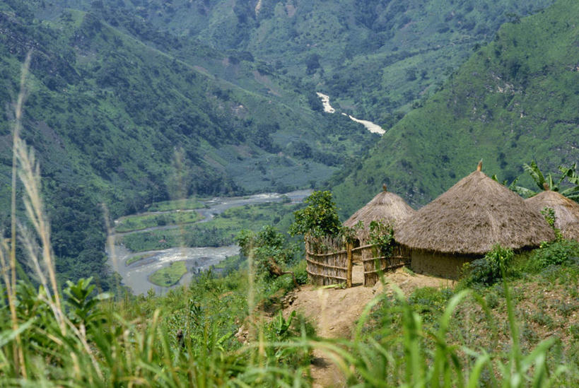 无人,家,横图,俯视,室外,白天,旅游,度假,湖,湖泊,美景,山,山脉,树林,水,植物,非洲,阴影,波纹,光线,影子,房屋,墙,屋顶,屋子,草屋,湖面,景观,山峰,水流,水面,涟漪,山峦,顶棚,娱乐,墙壁,墙面,住宅,树,树木,绿色,倒影,水纹,阳光,自然,茅草屋,波浪,湖水,群山,享受,休闲,景色,放松,茂盛,生长,成长,连绵,繁茂,倒映,绵延,自然风光,水晕,兴旺,昌盛,西非,绵亘,反照,昌隆,畅旺,发达,蕃芜,繁盛,富强,隆盛,蓬勃,旺盛,兴隆,兴盛,郁勃,扎伊尔,扎伊尔共和国,刚果民主共和国,民主刚果,彩图,高角度拍摄,房子,茅舍,茅屋,小屋