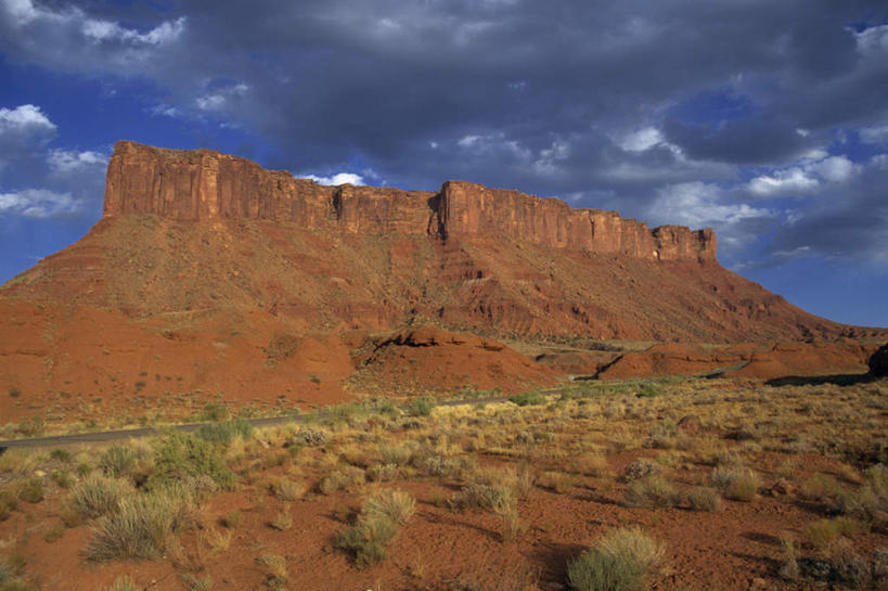 无人,公园,横图,室外,白天,正面,旅游,度假,草地,石头,美景,山,山脉,植物,美国,阴影,光线,石子,影子,景观,山峰,悬崖,云,云朵,山峦,云彩,娱乐,草,蓝色,绿色,白云,蓝天,天空,阳光,自然,群山,天,享受,休闲,景色,放松,晴朗,北美,北美洲,国家公园,犹他州,自然风光,美洲,沉积岩,峡谷地国家公园,北亚美利加洲,亚美利加洲,犹他,蜂窝之州,蜂房州,绝壁,美国峡谷地国家公园,水成岩,石块,岩石,晴空,彩图