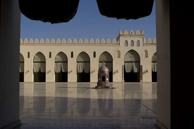 无人,横图,室外,白天,正面,旅游,度假,窗户,窗帘,落地窗,标志建筑,城市,地标,建筑,非洲,埃及,开罗,一排,阴影,节日,整齐,装饰,光线,影子,墙,首都,文化,娱乐,建设,玻璃窗,墙壁,墙面,排列,蓝色,蓝天,天空,阳光,帘子,天,祈祷,享受,休闲,健康,遮阳,旅游胜地,放松,许愿,宗教,信仰,晴朗,纪念,华丽,修饰,祈求,点缀,伊斯兰教,古埃及,队列,清真寺,北非,万里无云,首府,阿拉伯埃及共和国,金字塔之国,棉花之国,衬托,美观,雅致,雅观,阿非利加洲,开罗省,平安,晴空,晴空万里,彩图