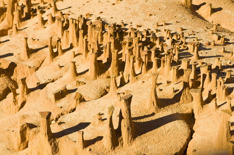 无人,横图,俯视,室外,白天,旅游,度假,石头,美景,山,山脉,非洲,马达加斯加,阴影,朦胧,模糊,光线,石子,影子,景观,山峰,山峦,娱乐,阳光,自然,群山,享受,休闲,陡峭,景色,放松,自然风光,马达加斯加共和国,笔陡,峻峭,石块,岩石,彩图,高角度拍摄