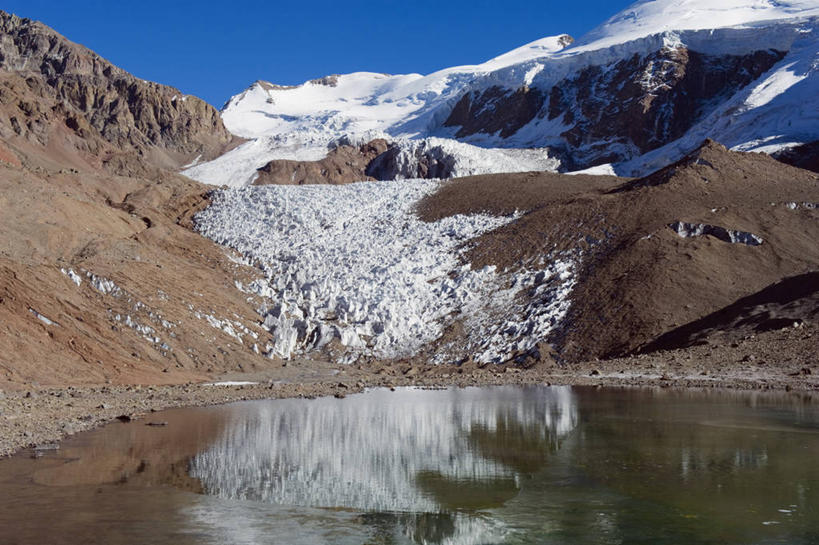 无人,横图,室外,白天,正面,旅游,度假,湖,湖泊,美景,山,水,雪,雪山,大雪,阿根廷,阴影,光线,影子,冰,湖面,积雪,景观,山峰,水流,水面,雪景,冬季,冬天,山峦,娱乐,蓝色,蓝天,天空,阳光,自然,湖水,天,享受,休闲,景色,南美,放松,寒冷,晴朗,冰冷,南美洲,拉丁美洲,自然风光,美洲,万里无云,亚美利加洲,严寒,南亚美利加洲,冰凉,酷寒,凛冽,凛凛,极冷,阿根廷共和国,阿空加瓜山,晴空,晴空万里,彩图
