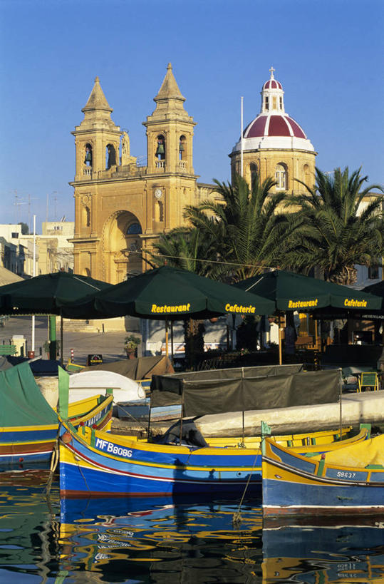 无人,家,码头,竖图,室外,白天,正面,度假,河流,美景,水,植物,城市风光,城市,港口,轮船,船,欧洲,马耳他,许多,停靠,阴影,波纹,光线,影子,房屋,屋子,河水,景观,水流,涟漪,娱乐,楼房,住宅,树,树木,排列,蓝色,绿色,倒影,蓝天,水纹,天空,阳光,自然,交通工具,波浪,天,享受,休闲,景色,放松,生长,晴朗,成长,倒映,停泊,载具,万里无云,水晕,摆列,反照,马耳他共和国,马尔萨什洛克港,晴空,晴空万里,彩图,房子,摆渡口,埠头,渡口,渡头,港湾,海港,货运码头,口岸,商港,布列,分列