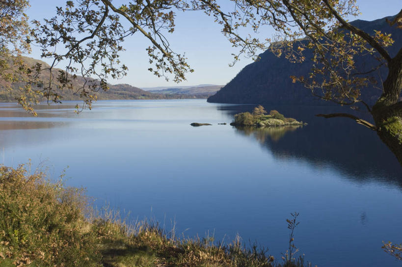 无人,公园,横图,室外,白天,正面,旅游,度假,湖,湖泊,美景,山,山脉,水,英国,欧洲,阴影,波纹,光线,影子,湖面,景观,山峰,水流,水面,涟漪,山峦,娱乐,英格兰,蓝色,倒影,蓝天,水纹,天空,阳光,自然,波浪,湖水,群山,天,享受,休闲,景色,放松,晴朗,倒映,国家公园,西欧,自然风光,大不列颠,大不列颠及北爱尔兰联合王国,万里无云,水晕,大不列颠联合王国,日不落英帝国,反照,英吉利,湖区国家公园,英国湖区国家公园,晴空,晴空万里,彩图