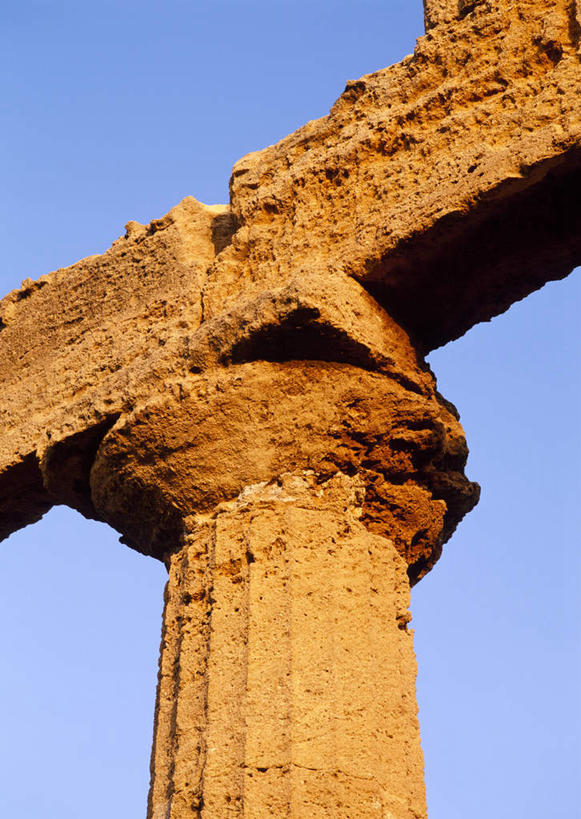 无人,寺庙,竖图,室外,特写,白天,仰视,旅游,度假,石头,名胜古迹,标志建筑,地标,建筑,意大利,欧洲,阴影,节日,朦胧,模糊,遗迹,光线,石子,影子,柱子,燃烧,古迹,文化,文物,娱乐,建设,古建筑,蓝色,蓝天,天空,阳光,香火,庙宇,天,祈祷,享受,休闲,健康,旅游胜地,放松,许愿,宗教,信仰,晴朗,纪念,祈求,西西里,南欧,古文明,万里无云,意大利共和国,西西里岛,阿格里真托神殿,阿格利真托,平安,石块,岩石,晴空,晴空万里,彩图,低角度拍摄,庙,寺