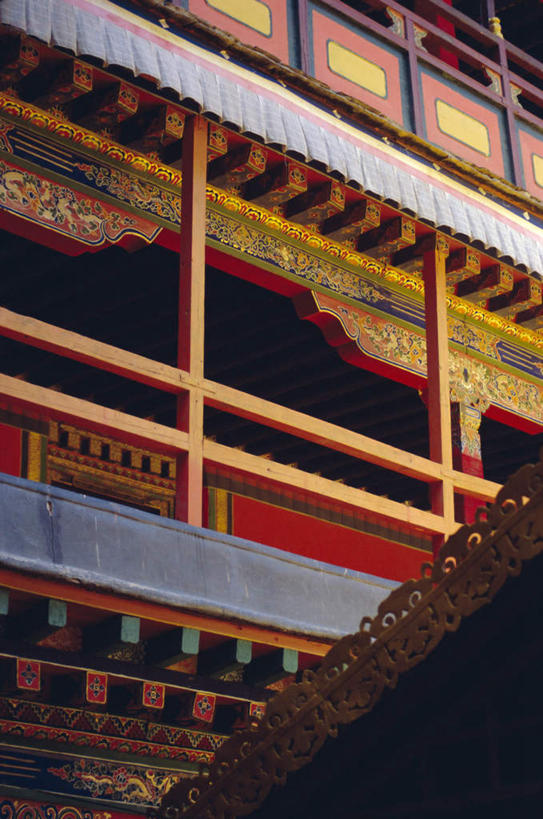 无人,宫殿,栏杆,露台,竖图,室外,白天,仰视,旅游,度假,名胜古迹,阳台,标志建筑,地标,建筑,布达拉宫,中国,亚洲,阴影,节日,遗迹,光线,影子,墙,建筑群,围栏,走道,走廊,过道,古迹,文化,文物,娱乐,建设,古建筑,护栏,拉萨,西藏,墙壁,墙面,阳光,祈祷,享受,休闲,健康,旅游胜地,放松,许愿,宗教,佛教,信仰,纪念,祈求,藏,古文明,东亚,西藏自治区,首府,中华人民共和国,西南地区,拉萨市,释教,第二普陀山,平安,彩图,低角度拍摄,露天阳台