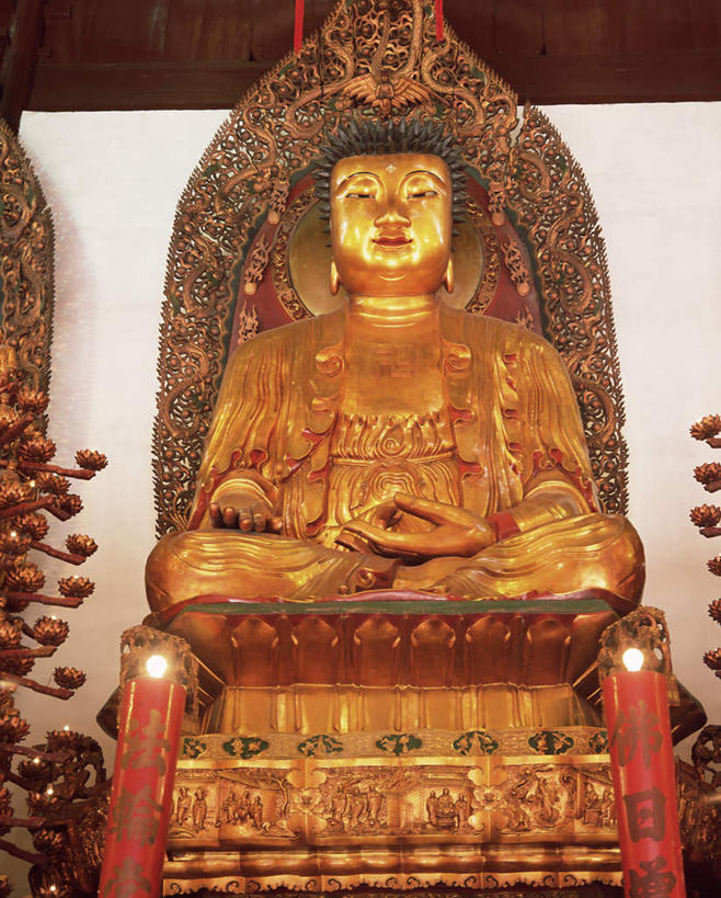 无人,寺庙,竖图,室内,特写,白天,正面,旅游,度假,名胜古迹,标志建筑,地标,建筑,蜡烛,雕塑,上海,中国,亚洲,节日,遗迹,艺术,装饰,雕刻,雕像,佛像,火焰,烛光,燃烧,古迹,文化,文物,娱乐,建设,古建筑,香火,工艺品,庙宇,点燃,祈祷,享受,休闲,健康,旅游胜地,放松,许愿,宗教,信仰,纪念,玉佛寺,华丽,修饰,祈求,美术,点缀,申,主题,陈列,古文明,东亚,普陀区,上海市,中华人民共和国,沪,华东地区,功能,美学,衬托,美观,雅致,雅观,富丽,华美,玉佛禅寺,平安,彩图,庙,寺