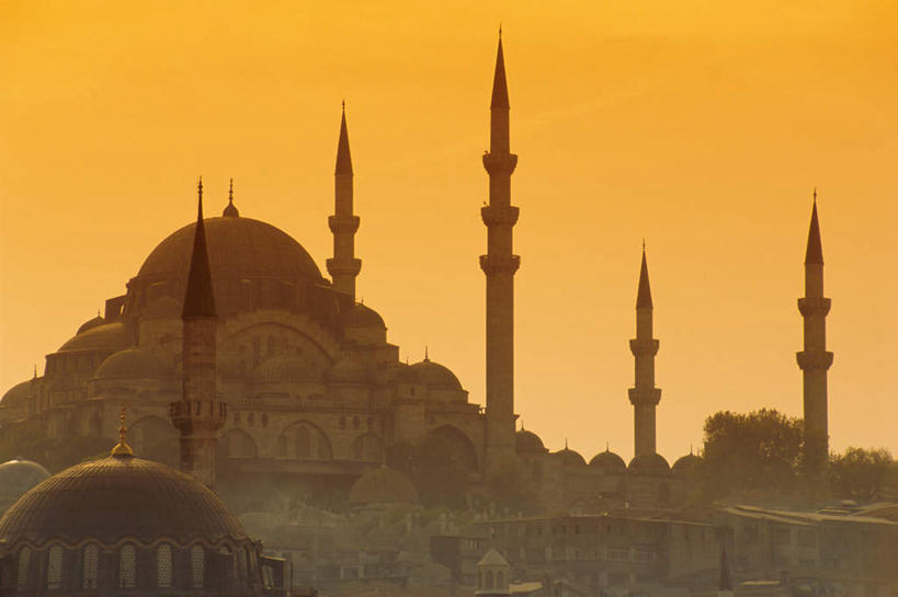 无人,寺庙,横图,室外,白天,正面,旅游,度假,日落,标志建筑,地标,建筑,雕塑,土耳其,亚洲,阴影,节日,艺术,装饰,光线,雕刻,雕像,影子,柱子,屋顶,晚霞,霞光,落日,首都,燃烧,顶棚,文化,娱乐,建设,圆顶,蓝色,蓝天,天空,阳光,黄昏,香火,工艺品,庙宇,天,祈祷,享受,休闲,健康,旅游胜地,彩霞,放松,许愿,宗教,佛教,信仰,晴朗,纪念,华丽,修饰,祈求,美术,点缀,主题,西亚,陈列,伊斯坦布尔,万里无云,功能,美学,衬托,美观,雅致,雅观,释教,苏雷曼尼亚清真寺,夕照,平安,晴空,晴空万里,夕阳,彩图,庙,寺,土耳其共和国,斜阳