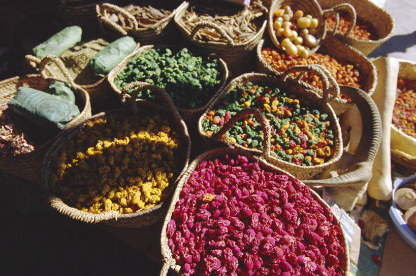 无人,商店,交叉,横图,俯视,室外,白天,购物,度假,消费,美景,城市风光,城市,竹子,非洲,摩洛哥,许多,阴影,竹制,编织,光线,篮子,影子,景观,调味,香料,佐料,娱乐,商铺,阳光,竹篮,享受,休闲,景色,放松,金融,竹条,交织,配料,竹制品,选购,贸易,作料,血拼,阿非利加洲,市肆,商号,穿插,摩洛哥王国,马拉喀什,彩图,高角度拍摄,店铺