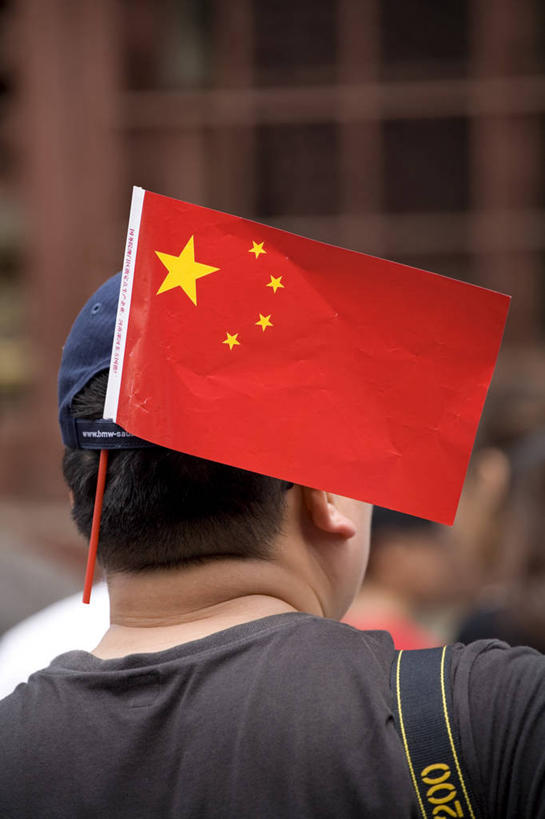 东方人,一个人,故宫,宫殿,站,竖图,室外,特写,白天,旅游,度假,名胜古迹,标志建筑,地标,建筑,旗帜,国旗,帽子,北京,中国,亚洲,仅一个男性,仅一个人,一面,服装,朦胧,模糊,遗迹,首都,注视,休闲装,黄种人,古迹,文物,娱乐,建设,古建筑,仅一个年轻男性,背面,衣服,遮阳帽,紫禁城,观察,看,站着,享受,休闲,休闲服,旅游胜地,放松,服饰,观看,察看,权利,关注,古文明,东亚,中华人民共和国,北京市,京,北平,华北地区,一顶,北京故宫博物院,男人,男性,年轻男性,亚洲人,旗,站立,半身,彩图