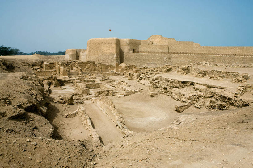 无人,横图,室外,白天,正面,旅游,度假,荒凉,石头,树林,植物,标志建筑,地标,建筑,阿曼,亚洲,一堆,阴影,堆叠,堆积,古老,光线,石子,影子,建筑群,荒漠,文化,娱乐,建设,废墟,树,树木,蓝色,绿色,蓝天,天空,阳光,自然,天,享受,休闲,放松,生长,成长,堆,文明,西亚,阿曼苏丹国,陈腐,长久,久长,悠长,悠久,冷落,荒芜,石块,岩石,彩图