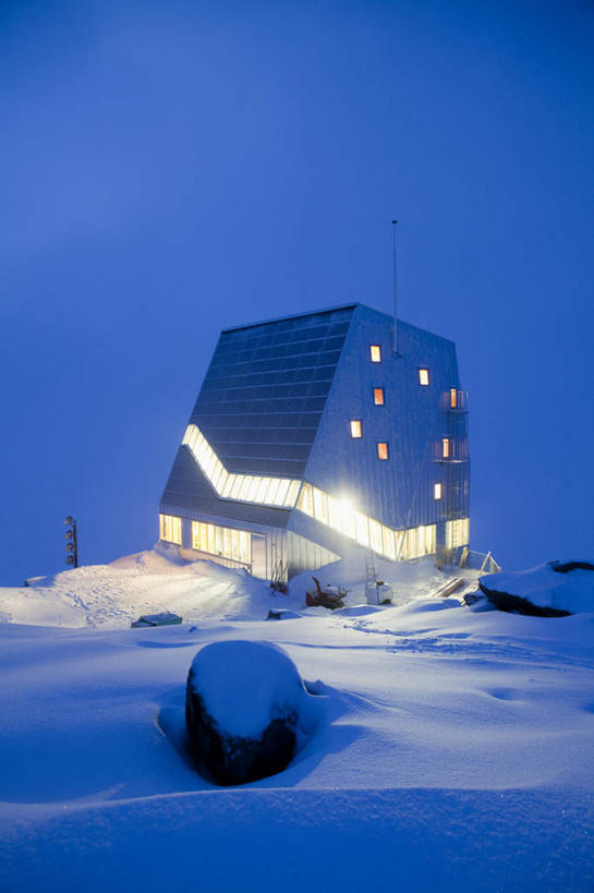 无人,餐厅,家,竖图,全景,室外,白天,正面,旅游,度假,石头,美景,山,天际线,雪,雪山,大雪,瑞士,欧洲,阿尔卑斯山,阴影,光线,石子,影子,房屋,屋子,冰,积雪,景观,山顶,山峰,雪景,冬季,冬天,灯光,山峦,娱乐,楼房,住宅,天空,自然,黄昏,天,享受,休闲,景色,放松,寒冷,冰冷,自然风光,中欧,严寒,瑞士联邦,冰凉,酷寒,凛冽,凛凛,极冷,颠峰,极峰,薄暮,冰川之城,采尔马特,策尔马特,石块,岩石,彩图,傍晚,房子,餐馆,饭店,饭馆