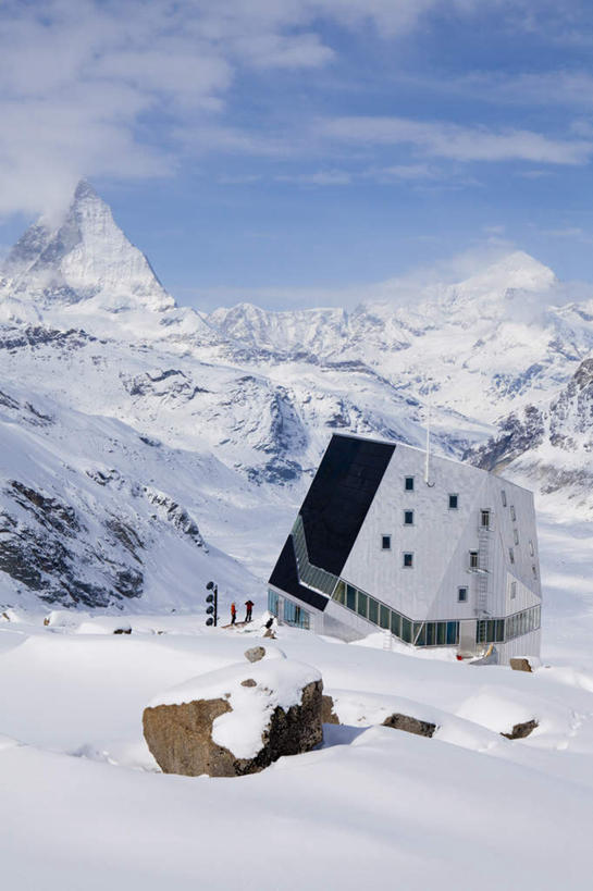 无人,餐厅,家,竖图,俯视,室外,白天,旅游,度假,石头,美景,山,雪,雪山,大雪,瑞士,欧洲,阿尔卑斯山,阴影,光线,石子,影子,房屋,屋子,冰,积雪,景观,山顶,山峰,雪景,云,云朵,冬季,冬天,山峦,云彩,娱乐,楼房,住宅,蓝色,白云,蓝天,天空,阳光,自然,天,享受,休闲,景色,放松,寒冷,晴朗,冰冷,自然风光,中欧,严寒,瑞士联邦,冰凉,酷寒,凛冽,凛凛,极冷,颠峰,极峰,冰川之城,采尔马特,策尔马特,石块,岩石,晴空,彩图,高角度拍摄,房子,餐馆,饭店,饭馆