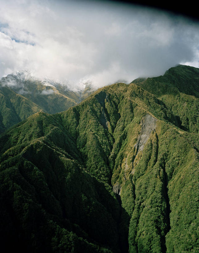 无人,竖图,俯视,航拍,室外,白天,美景,山,山脉,新西兰,阴影,光线,影子,景观,山峰,云,云朵,山峦,云彩,蓝色,白云,蓝天,天空,阳光,自然,群山,天,景色,晴朗,连绵,绵延,鸟瞰,自然风光,大洋洲,纽西兰,长白云之乡,联贯,晴空,彩图,高角度拍摄