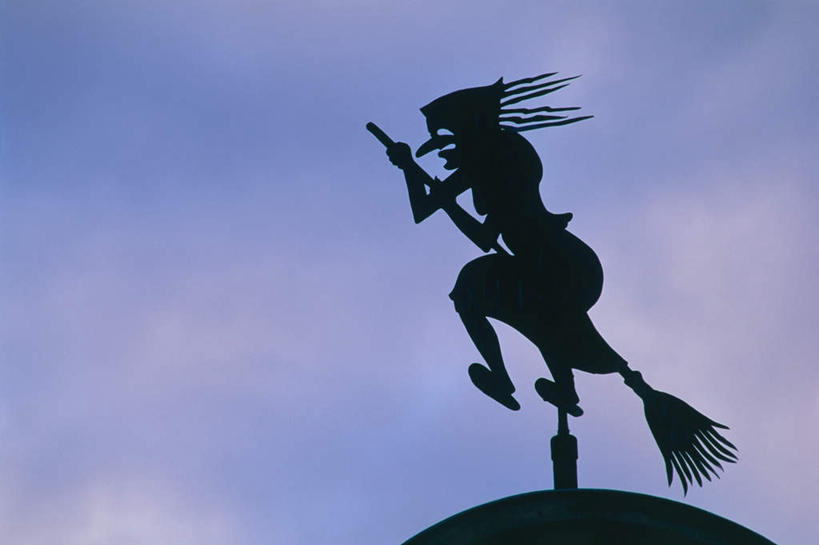 西方人,一个人,无人,横图,室外,白天,仰视,旅游,度假,日落,雕塑,德国,欧洲,欧洲人,仅一个女性,仅一个人,阴影,艺术,装饰,光线,雕刻,雕像,工具,扫帚,影子,晚霞,霞光,云,云朵,落日,云彩,娱乐,一个,蓝色,白云,蓝天,天空,阳光,黄昏,工艺品,天,清洁,享受,休闲,彩霞,放松,仅一个老年女性,晴朗,单个,纪念,华丽,修饰,扫把,美术,点缀,卫生,西欧,主题,保洁,陈列,笤帚,德意志联邦共和国,功能,美学,衬托,美观,雅致,雅观,巴伐利亚,巴伐利亚州,拜恩州,拜恩自由州,夕照,老年女性,女人,女性,白种人,晴空,夕阳,彩图,低角度拍摄,全身,斜阳