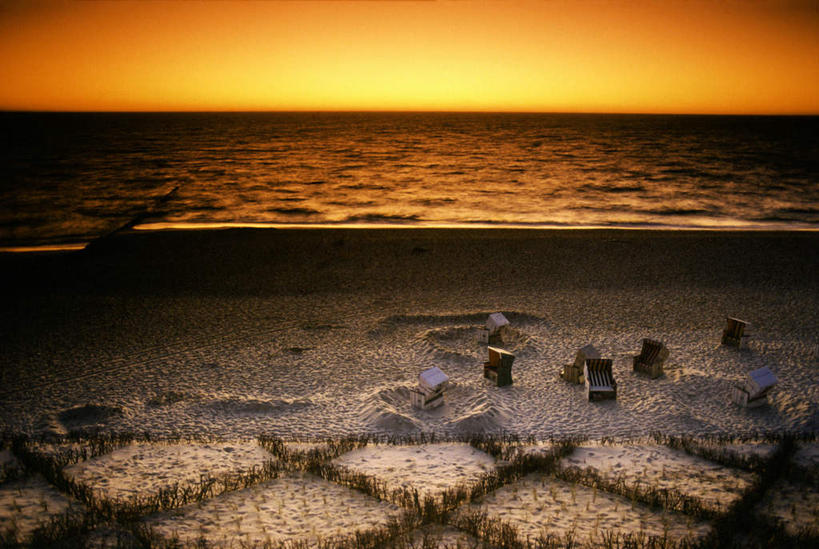 海鲜,无人,横图,俯视,室外,白天,旅游,度假,海浪,海洋,美景,日落,沙滩,德国,欧洲,一堆,阴影,堆叠,堆积,光线,鱼,沙子,推车,影子,海岸,景观,浪花,晚霞,霞光,云,云朵,落日,沙地,云彩,娱乐,水产,鱼类,海洋生物,排列,蓝色,白云,蓝天,天空,阳光,自然,海水,黄昏,天,享受,休闲,景色,彩霞,放松,堆,西欧,自然风光,水生动物,海产品,水生物,海景,海底动物,德意志联邦共和国,五辆,摆列,夕照,大海,风浪,海,海水的波动,海滩,近岸浪,涌浪,夕阳,彩图,高角度拍摄,布列,分列,斜阳