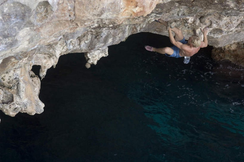 西方人,一个人,攀登,横图,俯视,室外,白天,锻炼,旅游,度假,探险,运动,攀岩,石头,美景,山,山脉,水,西班牙,欧洲,欧洲人,仅一个男性,仅一个人,阴影,波纹,光线,石子,液体,影子,景观,山峰,水滴,涟漪,山峦,水潭,娱乐,极限运动,仅一个年轻男性,水纹,阳光,自然,波浪,群山,享受,休闲,爬,景色,放松,南欧,自然风光,室外运动,户外运动,水晕,西班牙王国,冒险,体育,男人,男性,年轻男性,白种人,石块,岩石,登山,攀爬,彩图,高角度拍摄,全身,健身