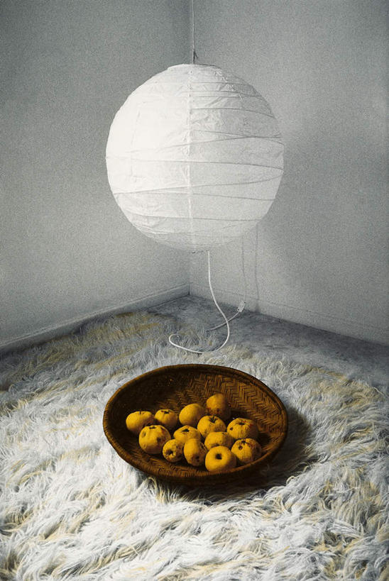 无人,交叉,竖图,室内,白天,正面,竹子,苹果,纺织品,照明,一堆,一条,阴影,竹制,装饰,编织,反射,篮子,毛毯,毯子,影子,墙,灯光,吊灯,墙壁,墙面,灯,纺织,一个,白色,竹篮,灯具,垫子,温暖,竹条,华丽,修饰,交织,照亮,点缀,卫生,竹制品,照明设备,纯真,衬托,美观,雅致,雅观,洁净,光明,恬静,中间色,穿插,朴素,清白,彩图