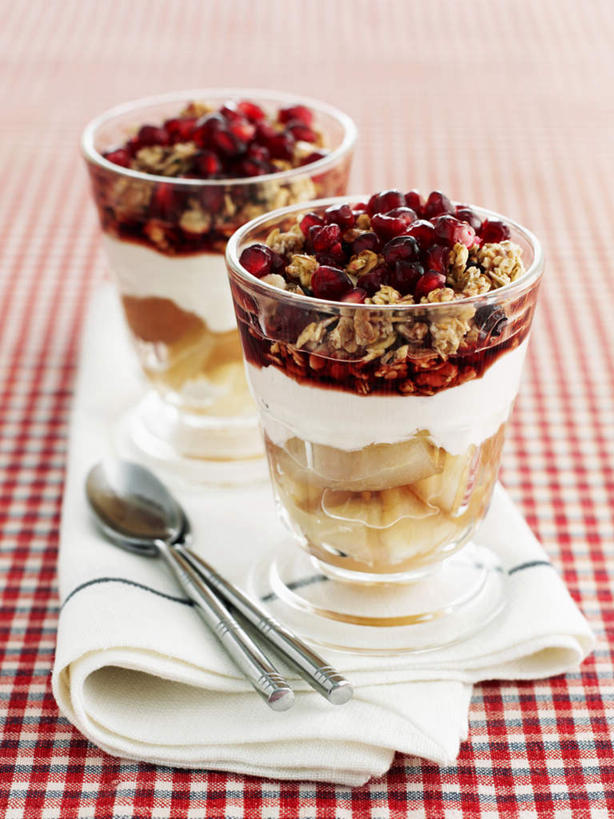 牛奶,无人,竖图,俯视,室内,特写,白天,早餐,桌面,桌子,梨,杯子,水果,阴影,朦胧,模糊,新鲜,光线,木制,布料,纺织物,影子,勺子,谷物,生食,食品,果实,饮品,营养,布纹,酸奶,美食,饮食,玻璃制品,桌布,食物,饮料,两个,餐巾,木制品,水杯,调羹,毛巾,台布,汤匙,清洁,香梨,保健,有机食品,绿色食品,保暖,麦片,乳制品,奶,发酵,透气,防水,优格,优酪乳,储水,耐磨,吸水,玻璃杯,生梨,彩图,高角度拍摄