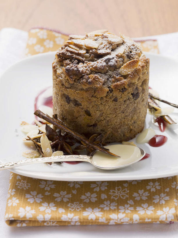 点心,无人,竖图,俯视,室内,特写,白天,餐桌,桌子,餐具,阴影,反射,布料,碟子,盘,影子,调料,酱料,酱汁,佐料,食品,糖,糖果,布丁,甜点,甜品,调味品,调味料,布纹,酱,桌布,食物,一个,白色,盘子,餐巾,碟,台布,果冻,甜食,零食,巧克力,单个,餐台,朱古力,啫喱,餐桌布,彩图,高角度拍摄,巧克力布丁