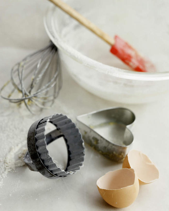 无人,竖图,俯视,室内,特写,白天,纯洁,餐桌,桌子,金属制品,阴影,波纹,光线,金属,粉末,影子,塑料,蛋壳,面粉,银色,粮食,水纹,模型,容器,塑料制品,打蛋器,碗,波浪,粉,信仰,餐台,储藏,农产品,储存,高贵,原材料,雅致,粉状,模子,彩图,高角度拍摄,贮存