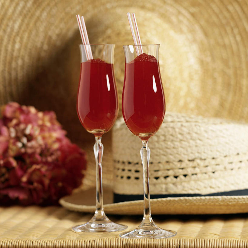 果汁,无人,方图,俯视,室内,特写,白天,快乐,幸福,餐桌,桌子,杯子,帽子,两顶,阴影,朦胧,模糊,盛开,光线,草帽,影子,塑料,玛格丽特,饮品,两杯,花蕾,玻璃制品,雏菊,花,花瓣,花朵,鲜花,饮料,两个,一朵,水杯,塑料制品,吸管,花苞,花蕊,菊花,活力,餐台,希望,空心,坚强,可口,和平,离别,延命菊,幸福花,春菊,马兰头花,饮管,暗恋,纯情,单恋,适口,天真,玻璃杯,彩图,高角度拍摄,愉快,圆柱状