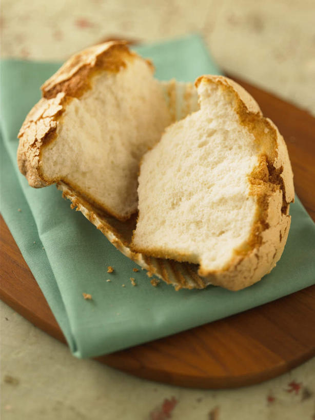 点心,无人,竖图,俯视,室内,特写,白天,下午茶,桌面,桌子,阴影,花纹,朦胧,模糊,反射,木制,布,图案,影子,食品,案板,布纹,松饼,砧板,食物,糕点,一个,木制品,单个,纸托,布匹,玛芬蛋糕,蛋糕托,蛋糕托纸,蛋糕纸托,彩图,高角度拍摄