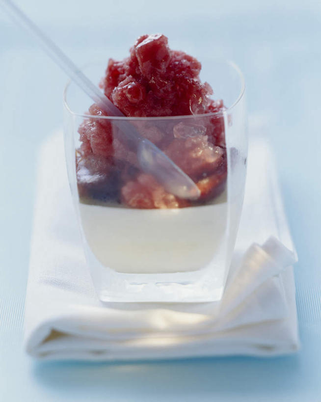 点心,无人,竖图,俯视,室内,特写,白天,梨,杯子,水果,阴影,新鲜,光线,布料,影子,勺子,塑料,生食,食品,冰激凌,甜点,甜品,果实,清凉,布纹,玻璃制品,桌布,食物,糕点,一个,白色,餐巾,水杯,塑料制品,调羹,台布,汤匙,甜食,冷饮,奶油,舒服,冰淇淋,香梨,摄影,有机食品,绿色食品,影棚,单个,解暑,乳制品,解渴,雪糕,西洋梨,舒爽,冰糕,消暑,激凌,克林姆,淇淋,巴梨,葫芦梨,茄梨,秋洋梨,阳梨,洋梨,玻璃杯,生梨,彩图,高角度拍摄,影棚拍摄,拍摄