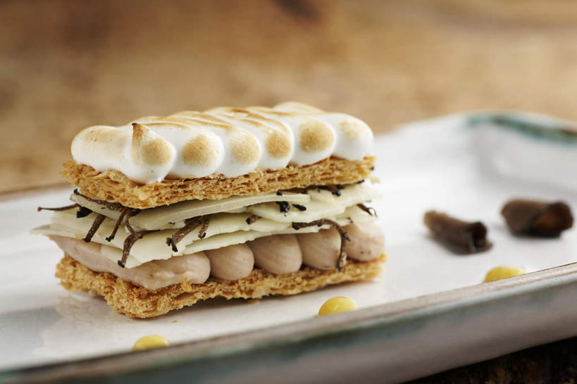 点心,奶酪,无人,横图,俯视,室内,特写,白天,餐桌,桌子,餐具,水果,阴影,朦胧,模糊,新鲜,光线,碟子,盘,影子,菌菇,生食,干酪,起司,食品,坚果,甜点,甜品,果实,芝士,营养,菌类,食物,糕点,盘子,碟,饼干,甜食,干果,零食,奶油,乳酪,食用菌,有机食品,绿色食品,餐台,乳制品,发酵,激凌,克林姆,淇淋,黑孢块菌,黑块菌,块菌,彩图,高角度拍摄