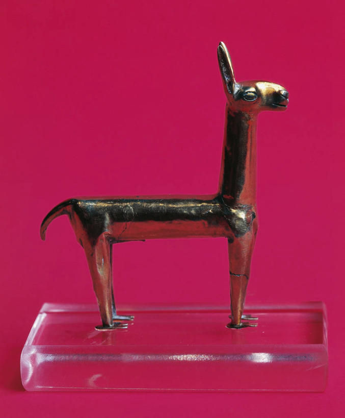 无人,竖图,特写,侧面,野生动物,雕塑,秘鲁,粉色背景,艺术,装饰,雕刻,雕像,历史,骆驼,一个,动物,工艺品,可爱,摄影,活泼,单个,纪念,美术,羊驼,主题,陈列,沙漠之舟,功能,美学,驼羊,美洲驼,美术工艺,彩图,影棚拍摄,过去