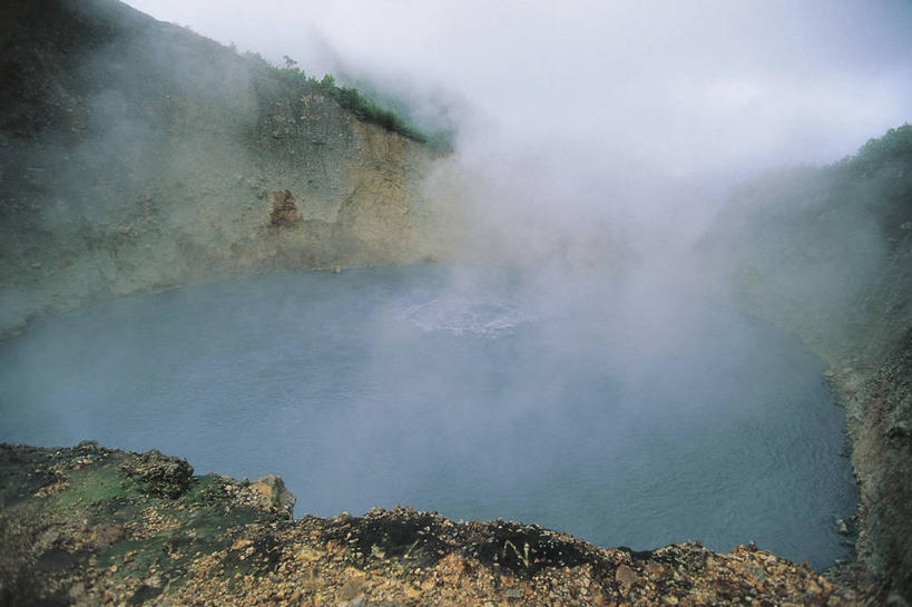 无人,横图,俯视,室外,白天,旅游,度假,湖,美景,山,水,温泉,加勒比海,多米尼加,蒸汽,地形,河岸,景观,流水,水边,图像,娱乐,风景,小溪,自然,地标建筑,享受,休闲,概念,景色,大西洋,放松,摄影,宁静,北美,西印度群岛,自然风光,主题,美洲,自然现象,视角,地貌,间歇泉,小安的列斯群岛,构图,安的列斯群岛,死水,自然地理,彩图,高角度拍摄,旅行,时空,状态