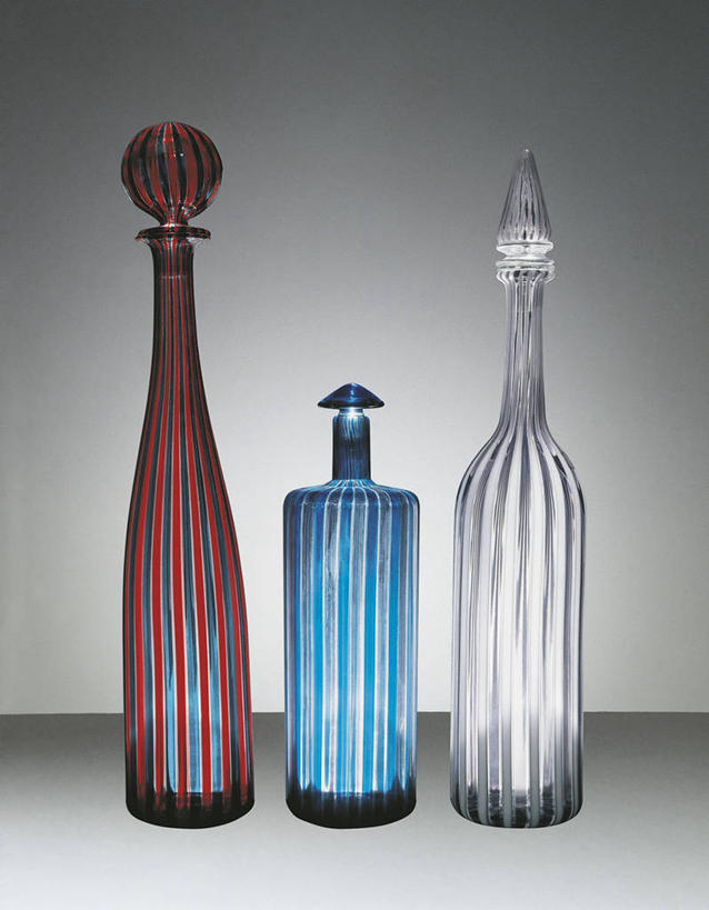 无人,竖图,室内,特写,静物,意大利,欧洲,威尼斯,一排,条纹,整齐,装饰,排列,三个,瓶子,工艺品,摄影,多样,西欧,威尼托,地中海文化,队列,南欧,意大利文化,威尼托大区,意大利共和国,首府,省会,威内托,威内托大区,式样,穆拉诺岛,美术工艺,设计,清洗,彩图,影棚拍摄,威尼斯省,威尼斯水城