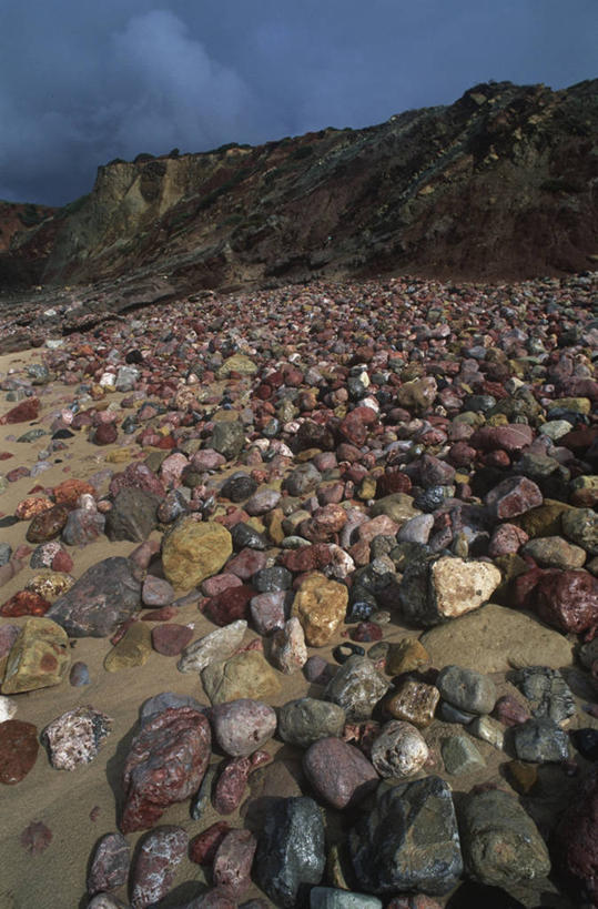 无人,竖图,室外,白天,旅游,度假,美景,葡萄牙,丰富,地形,海岸线,景观,悬崖,娱乐,风景,自然,享受,休闲,鹅卵石,景色,放松,摄影,多样,退潮,宁静,自然风光,自然地理,海滩,岩石,彩图
