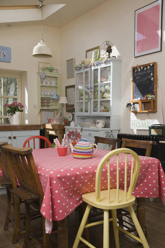 无人,竖图,彩色,室内,白天,建材,地板,家具,桌子,建筑,椅子,纺织品,木制,材料,木板,木材,圆点,斑点,饭厅,地面,英格兰,木地板,木柴,摄影,建造,木料,五颜六色,色彩斑斓,五彩缤纷,五彩斑斓,式样,硬木,五光十色,切尔滕汉姆,彩图