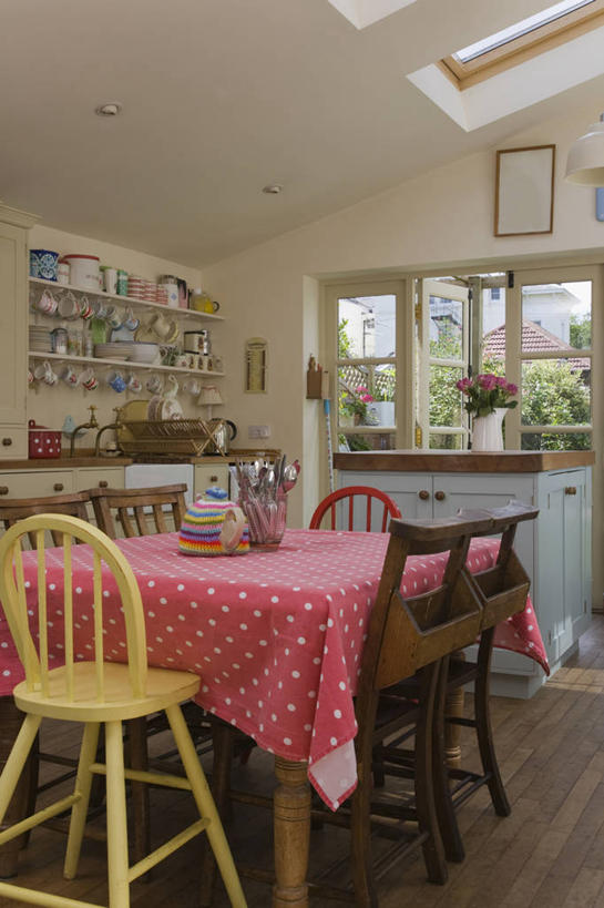 无人,竖图,彩色,室内,白天,建材,地板,家具,桌子,建筑,椅子,纺织品,木制,材料,木板,木材,圆点,斑点,饭厅,地面,英格兰,木地板,木柴,摄影,建造,木料,五颜六色,色彩斑斓,五彩缤纷,五彩斑斓,式样,硬木,五光十色,切尔滕汉姆,彩图