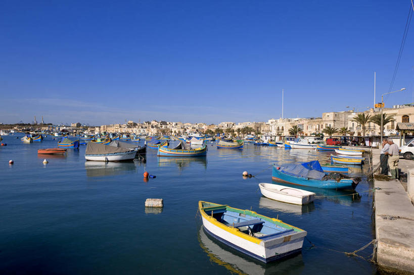 无人,家,码头,横图,室外,白天,正面,旅游,度假,美景,植物,城市风光,城市,港口,建筑,船,欧洲,马耳他,停靠,阴影,光线,影子,房屋,屋子,景观,公寓,建筑群,木船,娱乐,建设,洋房,楼房,住宅,树,树木,蓝色,绿色,蓝天,天空,阳光,自然,交通工具,天,享受,休闲,景色,放松,生长,晴朗,成长,舟,停泊,载具,游艇码头,万里无云,马耳他共和国,马尔萨什洛克港,晴空,晴空万里,彩图,房子,摆渡口,埠头,渡口,渡头,港湾,海港,口岸