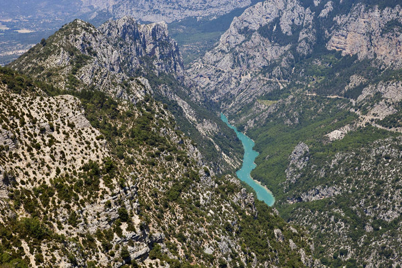 无人,横图,俯视,航拍,室外,白天,旅游,度假,河流,石头,美景,森林,山,山脉,树林,水,植物,法国,欧洲,阴影,光线,石子,影子,河水,景观,山顶,山峰,水流,悬崖,山峦,娱乐,树,树木,绿色,阳光,自然,群山,享受,休闲,景色,放松,生长,成长,西欧,鸟瞰,法兰西,自然风光,法兰西共和国,法兰西第五共和国,绝壁,颠峰,极峰,普罗旺斯.阿尔卑斯.蓝色海岸,普罗旺斯.阿尔卑斯.蓝色海岸大区,石块,岩石,彩图,高角度拍摄,上普罗旺斯阿尔卑斯省