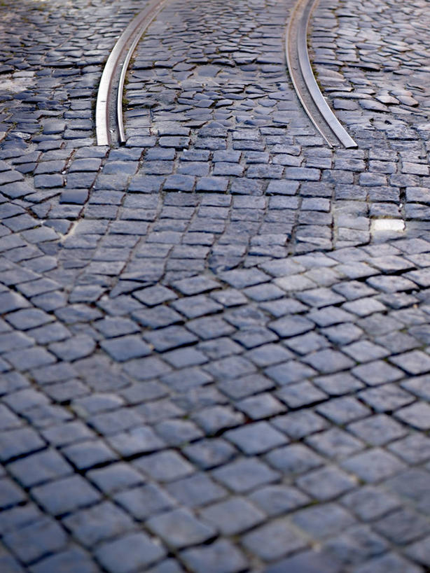 无人,竖图,俯视,室外,白天,度假,石头,美景,城市风光,城市,道路,路,铁路,公路,葡萄牙,欧洲,石子,景观,轨道,交通,铁轨,首都,娱乐,里斯本,享受,休闲,景色,放松,运输,南欧,葡萄牙共和国,石块,岩石,马路,彩图,高角度拍摄