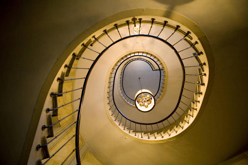 无人,栏杆,横图,室内,特写,白天,仰视,楼梯,照明,法国,巴黎,欧洲,许多,阴影,环绕,围绕,光线,扶手,影子,阶梯,灯光,首都,很多,环抱,护栏,吊灯,台阶,灯,一个,灯具,单个,照亮,照明设备,西欧,法兰西,法兰西共和国,法兰西第五共和国,萦绕,法兰西岛,法兰西岛大区,彩图,低角度拍摄,巴黎省,巴黎市,巴黎第二区,薇薇安拱廊街