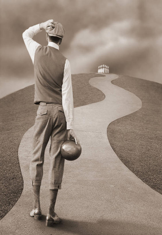 西方人,一个人,站,竖图,室外,白天,西装,锻炼,运动,保龄球,草地,草坪,石头,山,山脉,雨,植物,暴雨,大雨,道路,路,帽子,欧洲,欧洲人,仅一个男性,仅一个人,仅一个中年男性,握,套装,正装,曲折,弯曲,石子,山峰,云,云朵,小路,交通,山峦,速度,拿,云彩,拿着,注视,职业装,礼帽,娱乐,运动器械,球,草,背面,绿色,白云,群山,观察,看,站着,健身器械,力量,平衡,握着,蜿蜒,观看,技巧,细雨,协调,察看,关注,健身器材,灵敏,柔韧,趣味,耐力,抗争,指孔,体育,地滚球,男人,男性,中年男性,白种人,石块,岩石,小雨,站立,彩图,全身,健身,运动器材