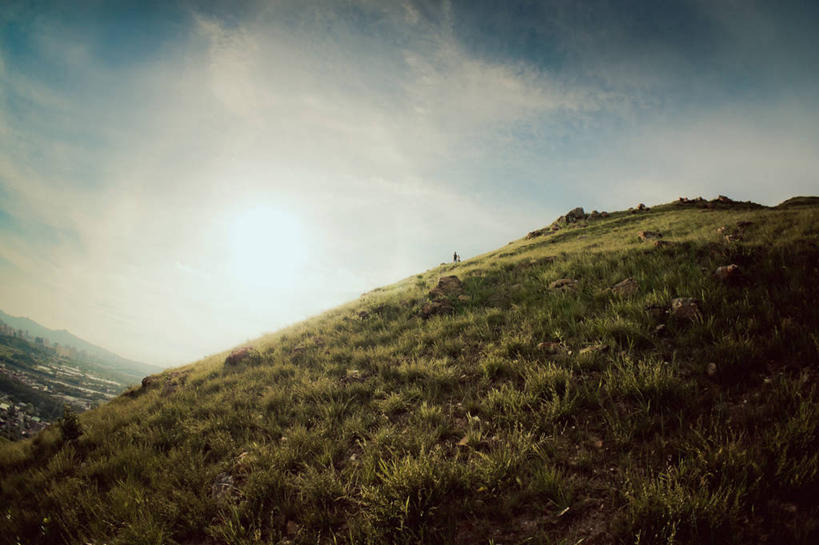 两个人,横图,室外,白天,山,香港,云,草,绿色,天空,自然,摄影,宁静,彩图