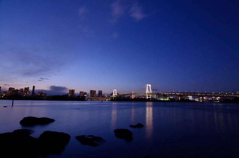 无人,横图,室外,度假,海洋,美景,城市风光,城市,建筑,东京,日本,日本文化,反射,景观,云,桥,首都,联系,娱乐,现代,风景,天空,自然,黄昏,享受,休闲,景色,放松,摄影,宁静,照亮,港区,岩石,彩图,东京彩虹桥