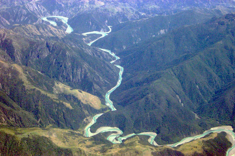 无人,横图,俯视,室外,白天,河流,美景,山,山脉,新西兰,形状,弯曲,地形,景观,流水,风景,自然,景色,摄影,宁静,自然风光,澳大拉西亚,新西兰南岛,马尔堡,自然地理,高角度拍摄,旅行,九曲十八弯