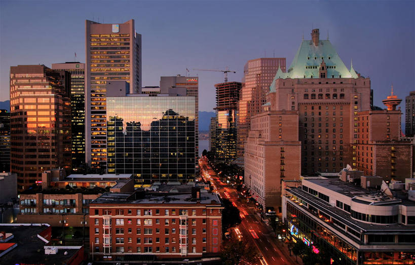 无人,横图,室外,度假,美景,闪电,城市风光,城市,道路,建筑,街道,路,摩天大楼,公路,加拿大,反射,景观,交通,娱乐,黄昏,享受,休闲,景色,放松,运输,摄影,照亮,市区,万里无云,温哥华,大不列颠哥伦比亚,马路,旅行