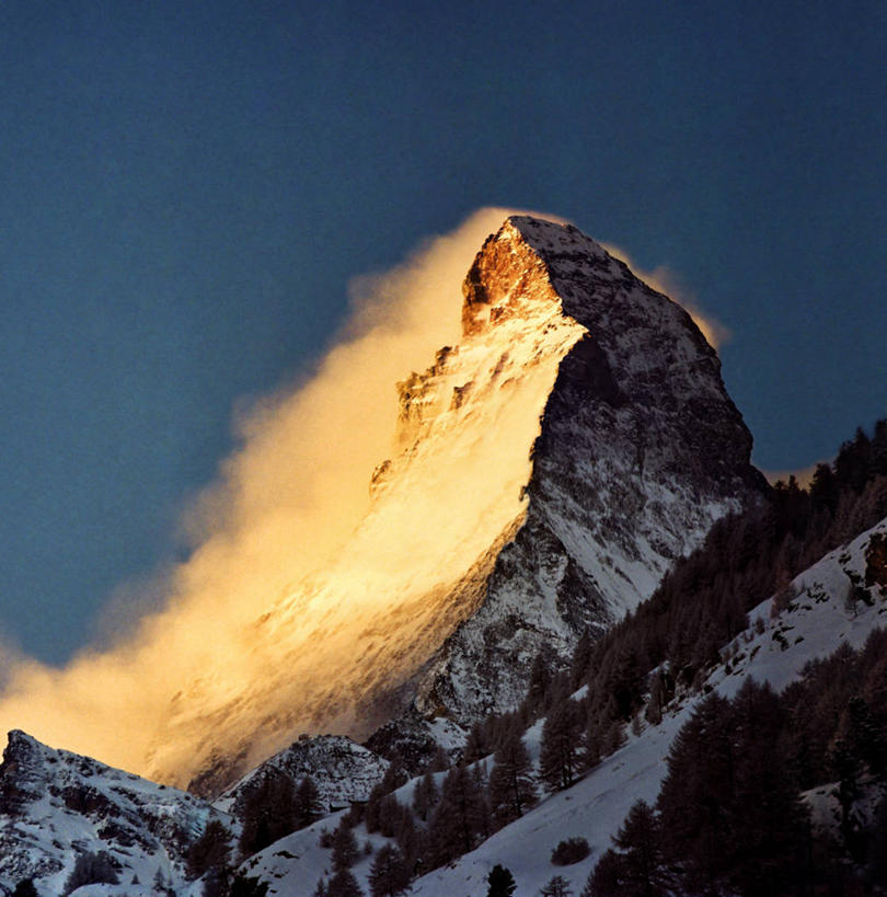 无人,竖图,室外,仰视,山,雪,瑞士,发光,蒸汽,山顶,黎明,风景,摄影,宁静,中欧,万里无云,瓦莱斯州,策尔马特,马特洪峰,自然地理,彩图,低角度拍摄