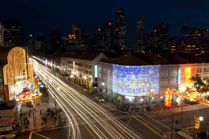 无人,横图,俯视,室外,夜晚,长时间曝光,度假,美景,城市风光,城市,道路,建筑,街道,路,公路,照明,新加坡,景观,唐人街,路口,交通,娱乐,灯,灯具,享受,休闲,景色,放松,摄影,照亮,照明设备,前照灯,前大灯,车前灯,马路,高角度拍摄